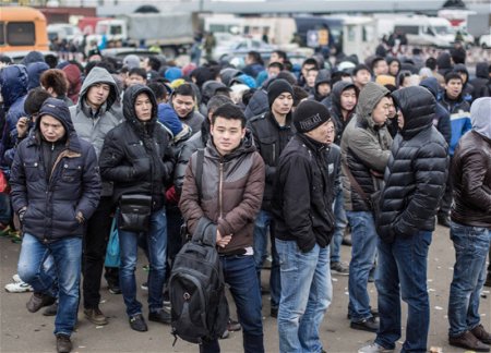 Граждане Таджикистана массово покидают Россию