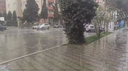 На Гянджу обрушились град и ливень