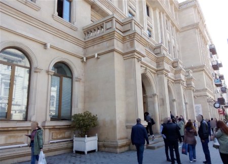 Инцидент в бакинской школе: Один ученик ранил другого в горло