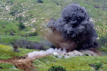 Армянский военнослужащий подорвался на мине на условной границе с Азербайджаном