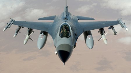 Столтенберг: F-16 не станут для Украины «серебряной пулей»