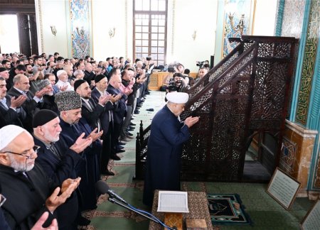 В мечети «Тезепир» совершен праздничный намаз 