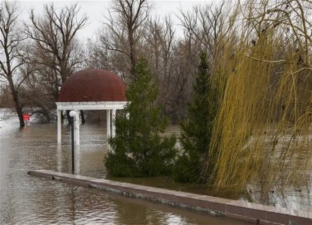 В Казахстане из-за паводка эвакуировали почти 100 тыс. человек
