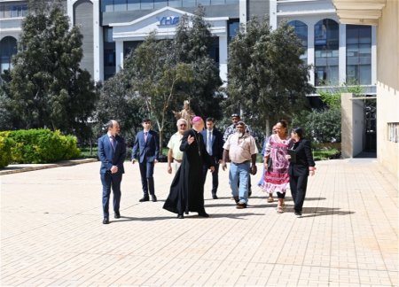 Делегация Конгресса Новой Каледонии посетила католическую церковь Святой Марии в Баку