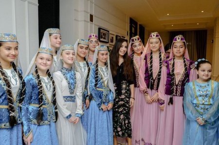Лейла Алиева и Арзу Алиева посетили Детский центр музыки и искусства SƏNƏT