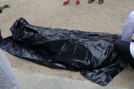 В Билясуваре пожилая женщина повесилась на своем платке