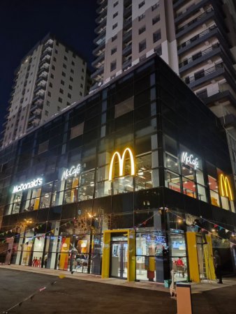 Новый ресторан McDonald's открылся на месте бывшего «Насиминского базара» 