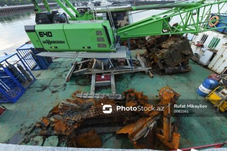 В Баку начали поднимать со дна моря останки судов, затонувших много лет назад