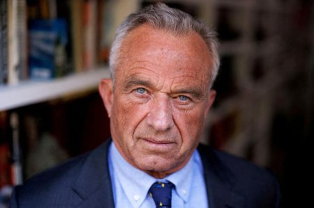 Врачи обнаружили мертвого червя в мозге Кеннеди-младшего