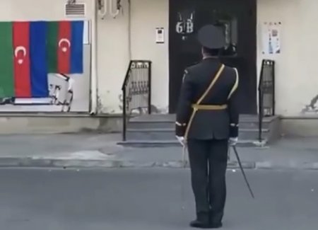 В Баку в честь ветерана Второй мировой войны был выстроен почетный караул 