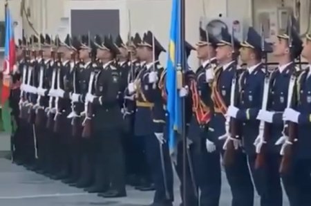 В Баку в честь ветерана Второй мировой войны был выстроен почетный караул В Баку в честь ветерана Второй мировой войны был выстроен почетный караул