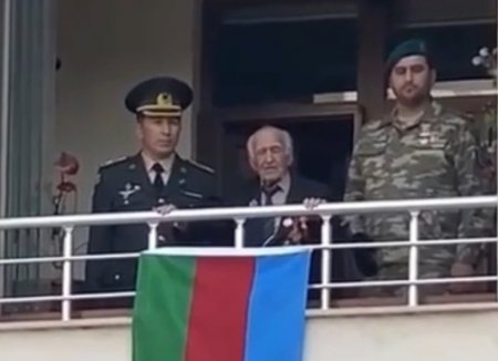 В Баку в честь ветерана Второй мировой войны был выстроен почетный караул