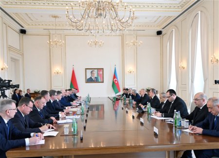Состоялась встреча Президента Ильхама Алиева с Президентом Александром Лукашенко в расширенном составе