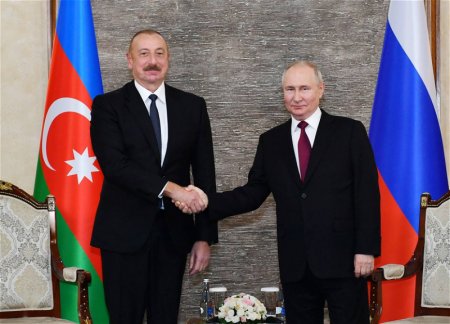 Владимир Путин поздравил Президента Ильхама Алиева