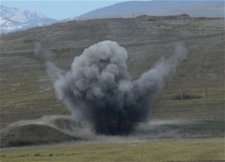 В Агдамском районе сотрудник ANAMA подорвался на мине