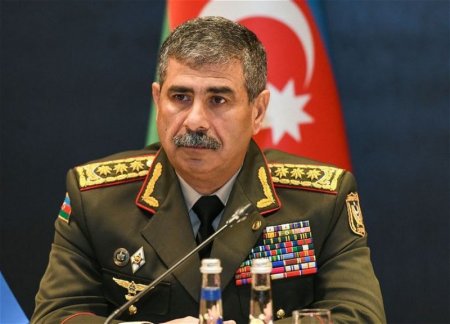 Министр обороны Азербайджана выразил соболезнования турецкой стороне