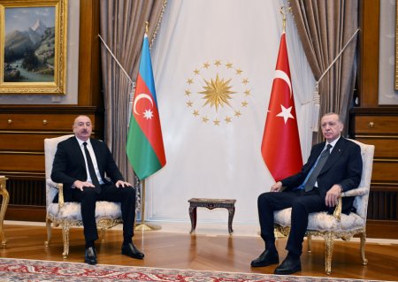 Президенты Алиев и Эрдоган проводят встречу один на один