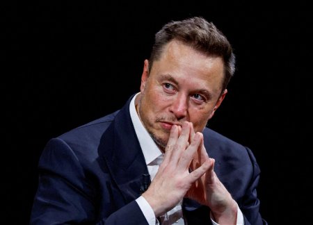 Маск может запретить в своих компаниях устройства Apple