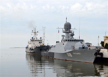 Военные корабли Каспийской флотилии РФ покинули бакинский порт