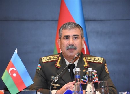 Министр обороны Азербайджана отбыл в Беларусь