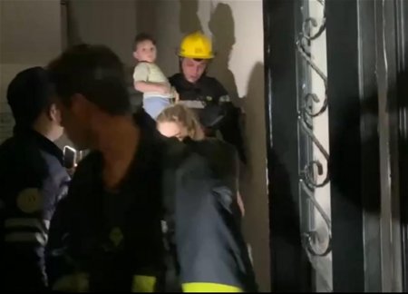 В Баку в многоэтажке произошел пожар, эвакуированы 60 жильцов