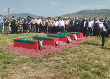 Останки погибших 32 года назад пятерых шехидов захоронены в Ходжалы 