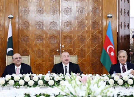 От имени Президента Пакистана дан государственный прием в честь Президента Азербайджана