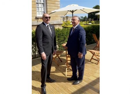 Президент Азербайджана Ильхам Алиев побеседовал с премьер-министром Венгрии Виктором Орбаном