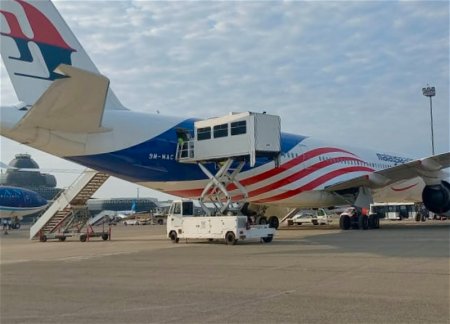 Самолет авиакомпании «Malaysia Airlines» совершил экстренную посадку в Баку