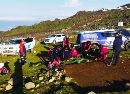 Турецкие спасатели нашли тела двух пропавших на горе Агрыдаг альпинистов