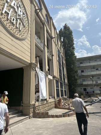 В Баку пресечено незаконное возведение пристройки к зданию