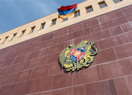 Минобороны Армении предупреждает о взрывных работах у границы с Азербайджаном