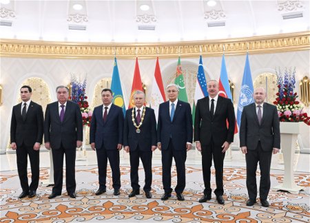 Президент Ильхам Алиев принял участие в церемонии награждения Президента Узбекистана Шавката Мирзиёева в Астане