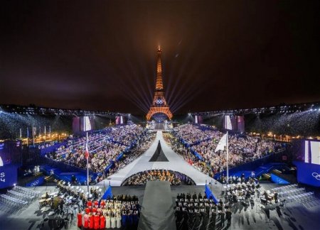 В Париже проходит церемония закрытия Олимпийских игр