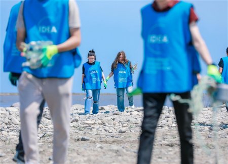 IDEA провела традиционную акцию очистки территории на берегу реки Кура 