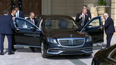 Алиев и Путин совершили прогулку в «Белый город»
