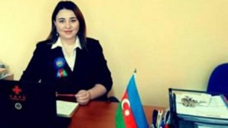 Директора школы Байрамову ударили ножом