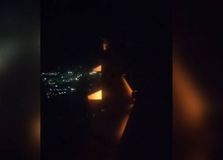 Двигатель самолета со 173 пассажирами на борту загорелся в воздухе