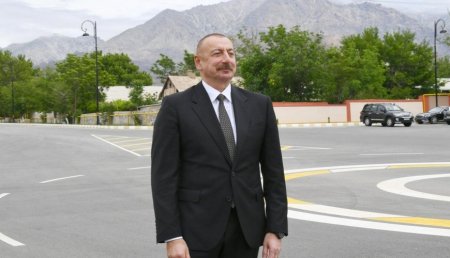 Президент Ильхам Алиев ознакомился со строительством Конгресс-центра на площади Победы города Ханкенди