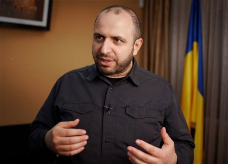 Министр обороны Украины подал прошения об увольнении трех своих заместителей