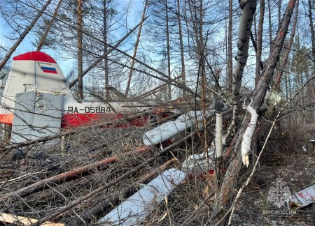 В Якутии самолет Ан-3 совершил аварийную посадку, один человек погиб