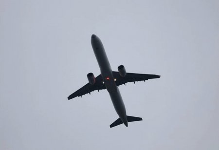Три пассажирских самолета получили сообщения об угрозе безопасности