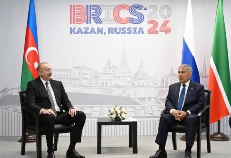 Минниханов подарил Алиеву фургоны, которые направились в Карабах
