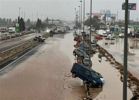 В Испании после наводнений объявили траур по жертвам