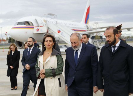 Пашинян вместе с супругой отбыл в Ватикан