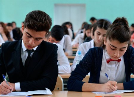 С сегодняшнего дня в некоторых школах начались занятия