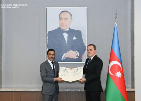 Посол Кувейта вручил копии верительных грамот Джейхуну Байрамову