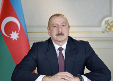 Ильхам Алиев поздравил православных христиан Азербайджана с Рождеством