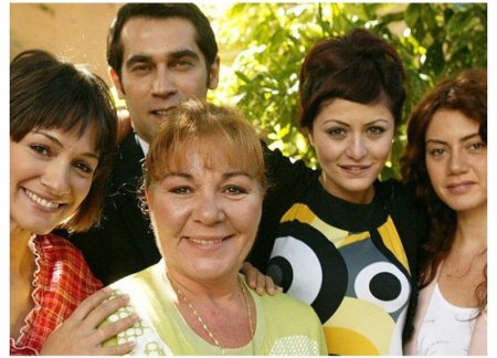 Ушла из жизни звезда сериала «Yaprak dökümü» Бедия Энер