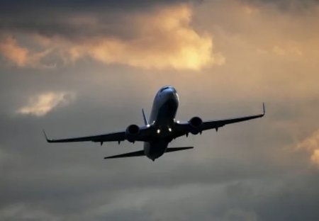 Российский самолет экстренно сел в Баку